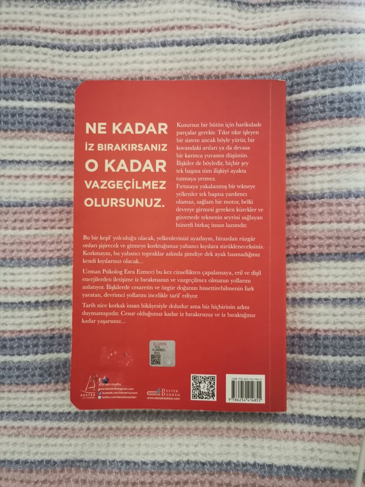 İz Bıraktığın Kadar Varsın - Esra Ezmeci - Görsel 2