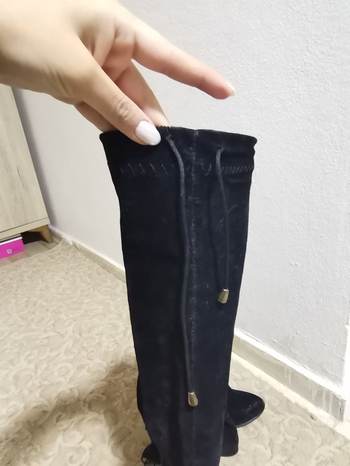 Siyah Süet Diz Üstü Topuklu Çizme - Görsel 3