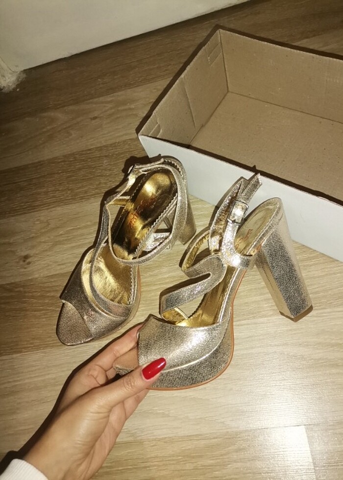 Topuklu ayakkabı - Görsel 2