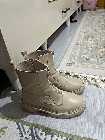 35 Beden beyaz Renk Zara Bot