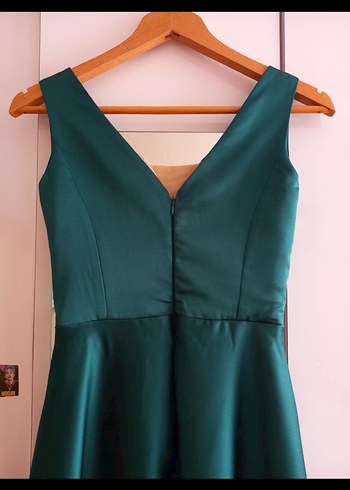 Uzun Yeşil V Yaka Drapeli Kadın Abiye - Görsel 4