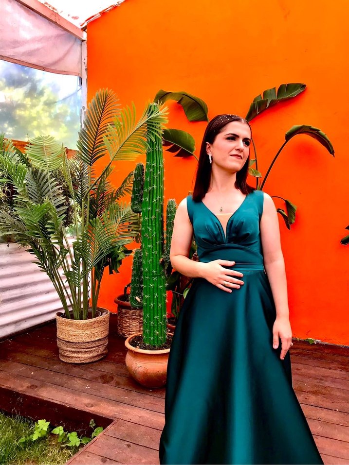 Uzun Yeşil V Yaka Drapeli Kadın Abiye - Görsel 2