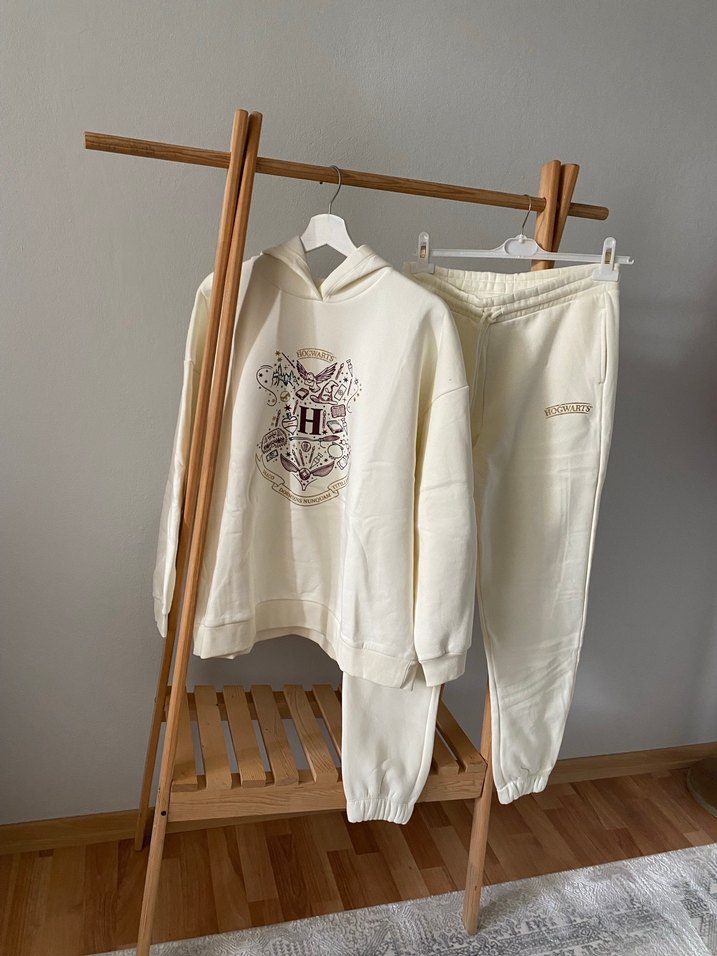 Beyaz Baskılı Sweatshirt ve Eşofman Takımı - Görsel 2