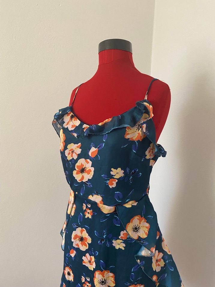 Mavi Çiçek Desenli Volanlı Midi Elbise - Görsel 4