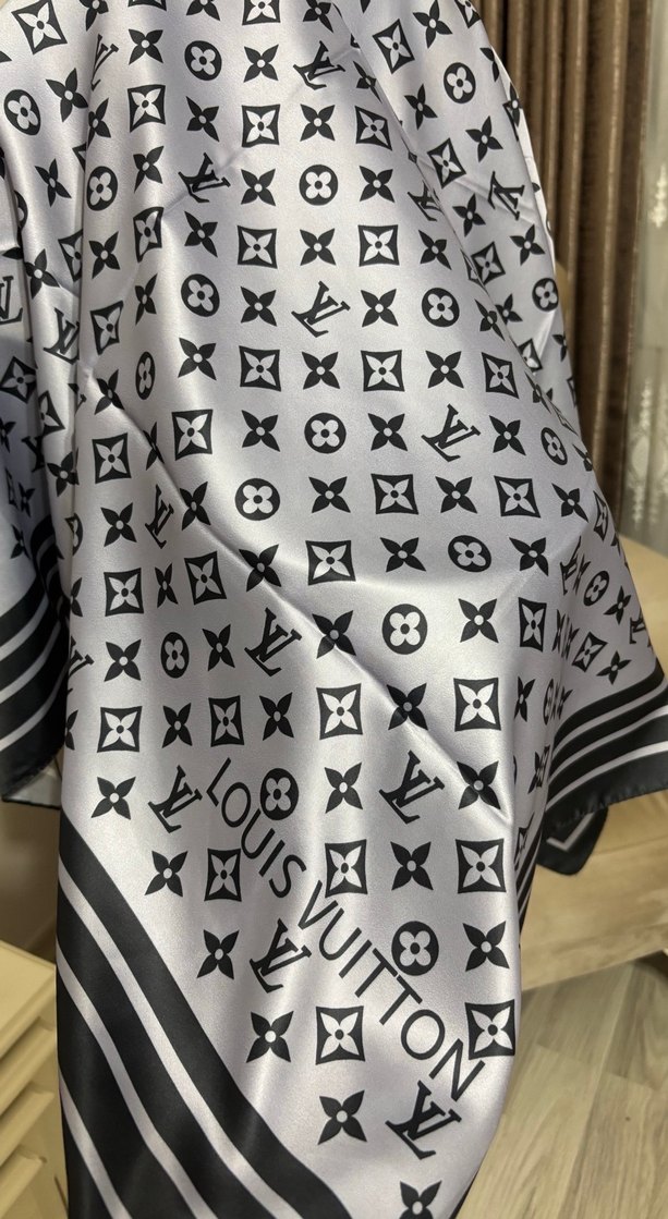 LOUIS VUITTON İPEK TWILL EŞARP - Görsel 3