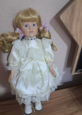 Beyaz Pastel Tonlarda Klasik Bebek