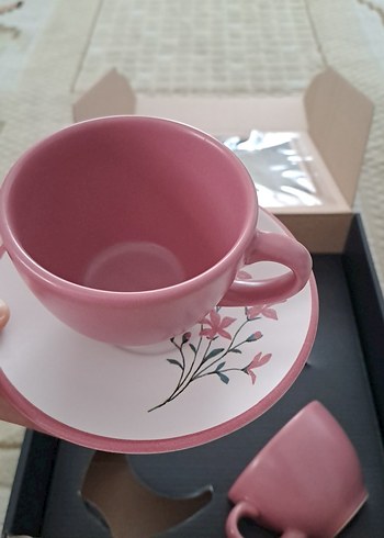 Pastel Pembe Çiçekli Porselen Fincan Seti