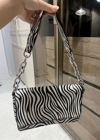 Diğer Zebra Desenli Zincir Detaylı Beyaz Deri Çanta