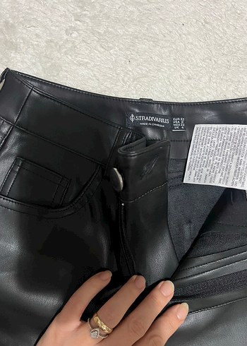 Stradivarius Kadın Siyah Deri pantolon