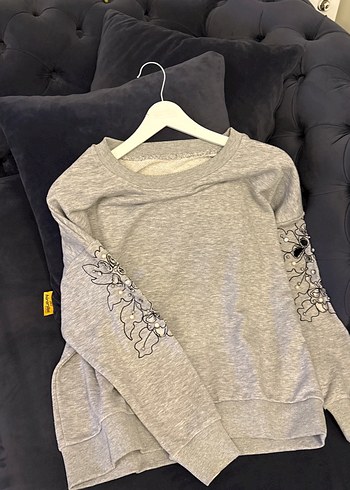 Gri Nakışlı Düğmeli Kadın Sweatshirt