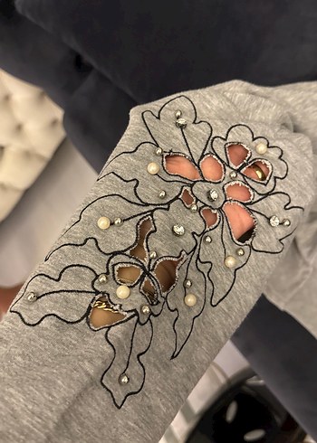 l Beden Gri Nakışlı Düğmeli Kadın Sweatshirt