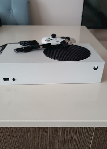 Xbox Series S Konsol ve Aksesuar Seti Sıfır Ayarında - Görsel 2