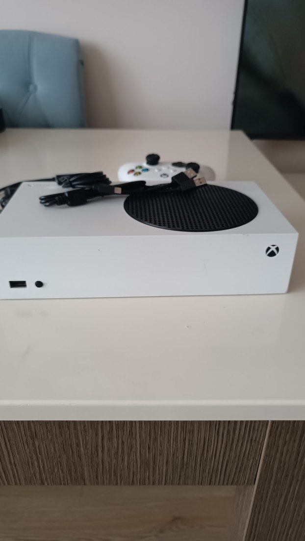 Xbox Series S Konsol ve Aksesuar Seti Sıfır Ayarında - Görsel 2