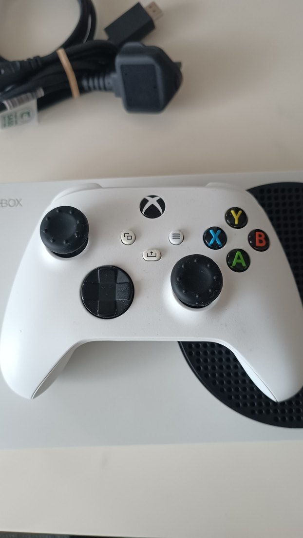 Xbox Series S Konsol ve Aksesuar Seti Sıfır Ayarında - Görsel 4