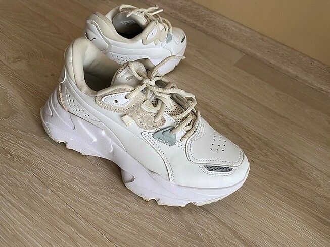 37 Beden beyaz Renk Puma ayakkabı