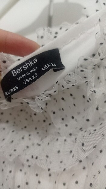 xs Beden beyaz Renk Bershka puantiyeli bluz 