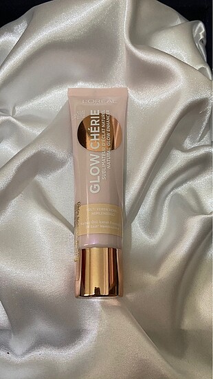 Loreal Paris Glow Cherie Işıltı Veren Renkli Nemlendirici 01 Por