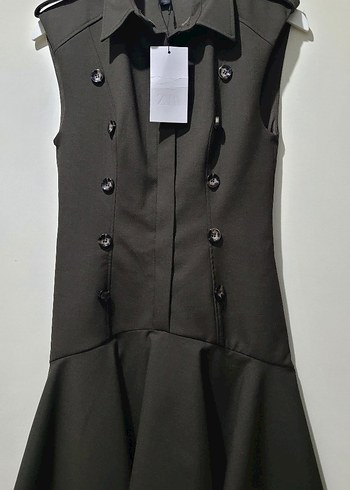 KISA VATKALI FIRFIRLI ELBİSE - Görsel 8