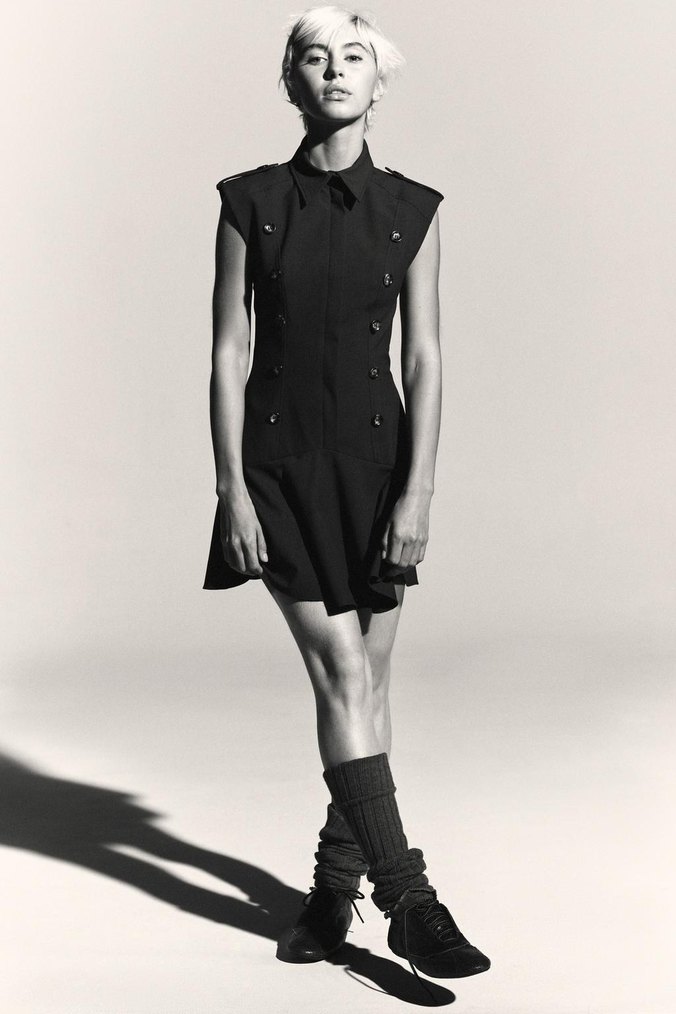 KISA VATKALI FIRFIRLI ELBİSE - Görsel 3