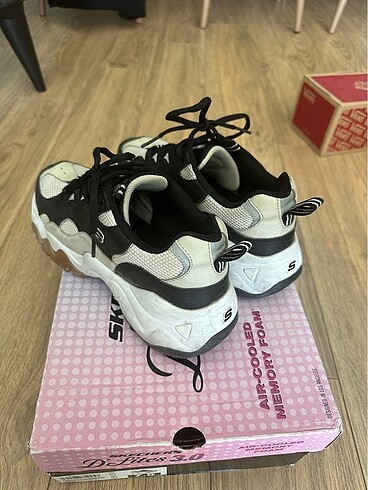37,5 Beden SKECHER D?LİTES KADIN 37,5