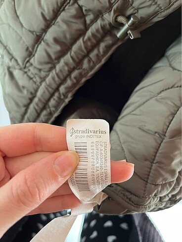 s Beden Stradivarius kapitone