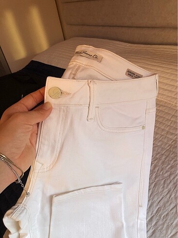 Beyaz Pantolon Mavi Jeans