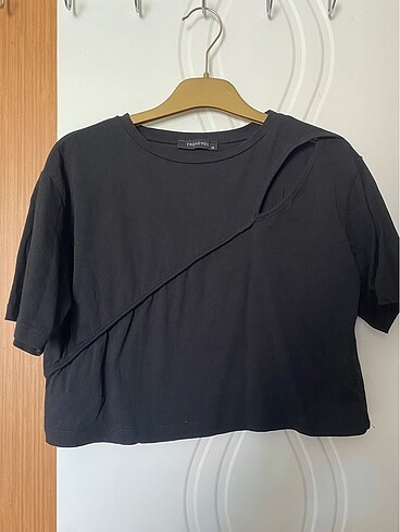 Yaka detaylı Crop