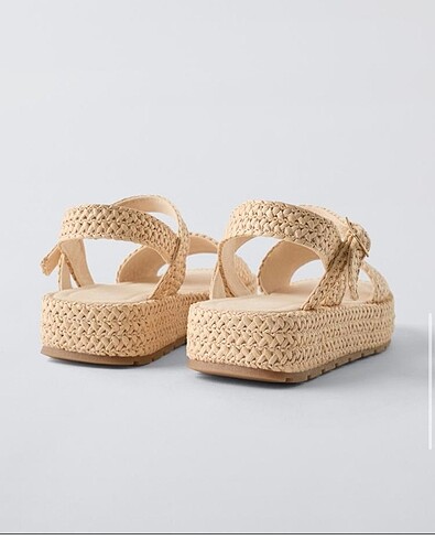 Zara Zara hasır sandalet