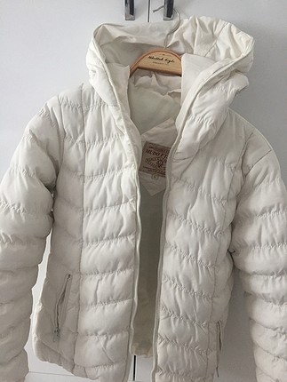 Beyaz şişme mont