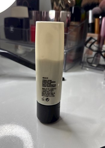 MAC Strobe Cream gold lite Açık Ten Aydınlatıcı - Görsel 2