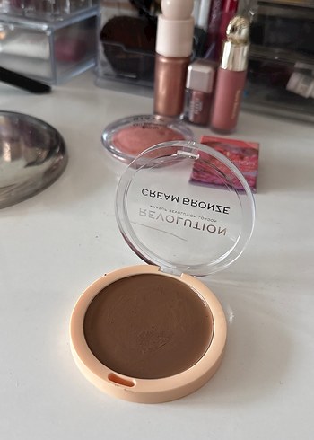 Revolution Cream Bronze Parlak Kahverengi Allık medium - Görsel 4