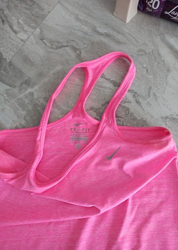 Nike Pembe V Yaka Kolsuz Sporcu Üstü