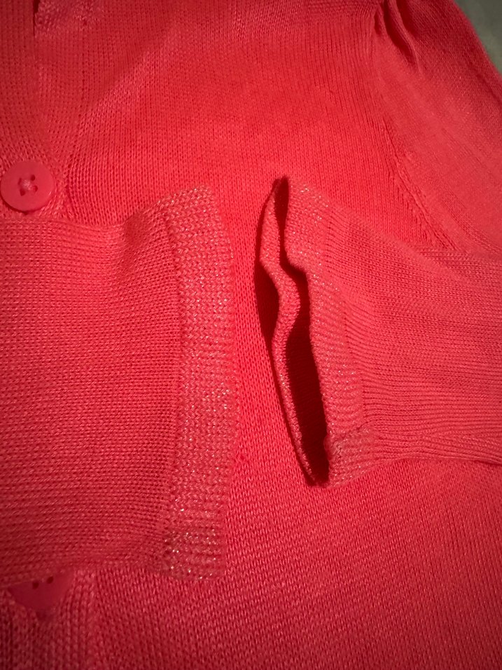 Kız Çocuk Kırmızı Düğmeli Uzun Kollu Hırka - Görsel 2