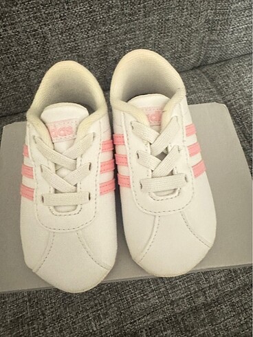 Adidas bebek patiği