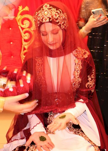 Bordo Nakışlı Uzun Kol Kına Elbisesi Ve Kaftan - Görsel 4