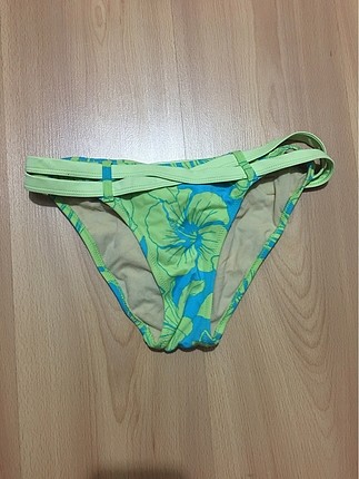 Yeşil bikini altı ve koton bikini altı