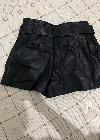 Zara Kemerli Siyah Deri Mini Şort - Görsel 2