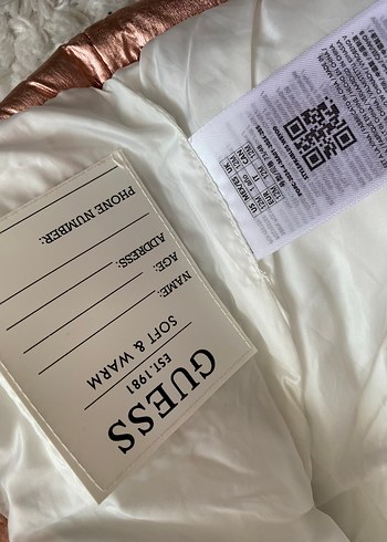 Guess Kız Çocuk Pembe Parlak Kapüşonlu Mont - Görsel 6