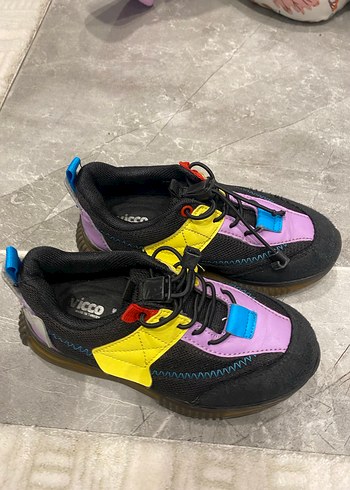 Renkli Bağcıklı ve Cırtcırtlı Kadın Spor Ayakkabı - Görsel 2