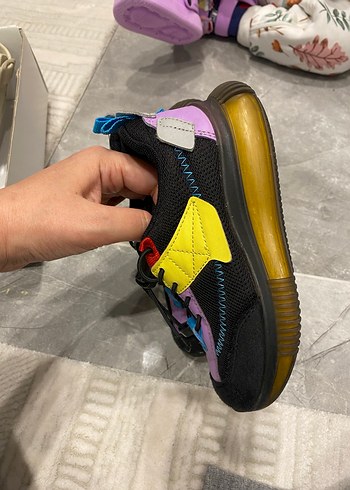 Renkli Bağcıklı ve Cırtcırtlı Kadın Spor Ayakkabı - Görsel 4