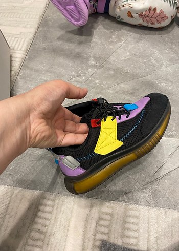 Renkli Bağcıklı ve Cırtcırtlı Kadın Spor Ayakkabı - Görsel 5