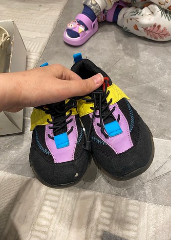 Renkli Bağcıklı ve Cırtcırtlı Kadın Spor Ayakkabı - Görsel 3