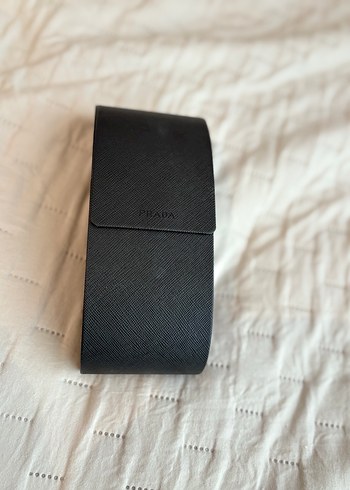 Prada Siyah güneş gözlüğü kılıfı - Görsel 2