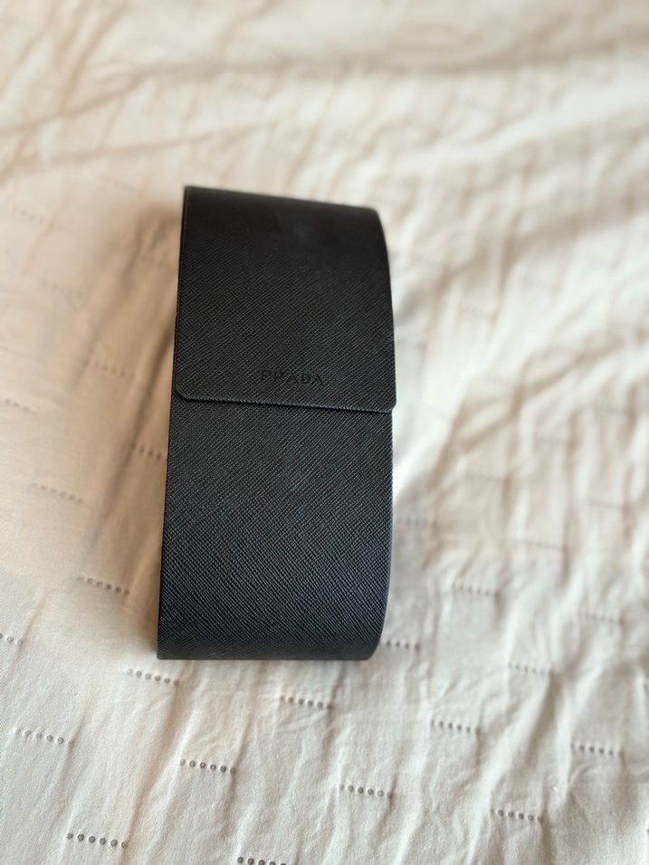 Prada Siyah güneş gözlüğü kılıfı - Görsel 2