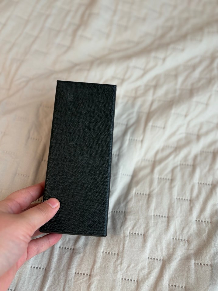 Prada Siyah güneş gözlüğü kılıfı - Görsel 3