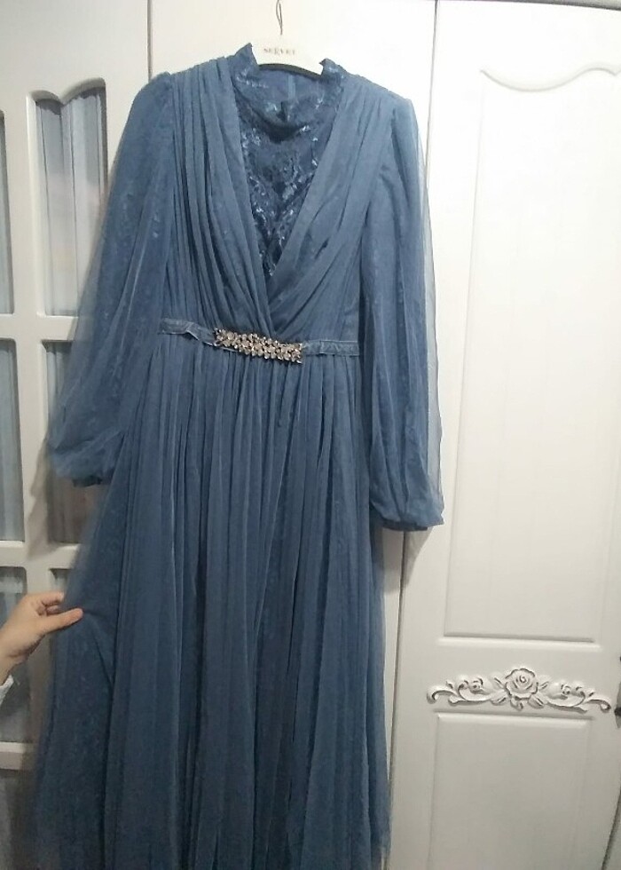 Kuşağı taş detaylı tül tesettür abiye - Görsel 2