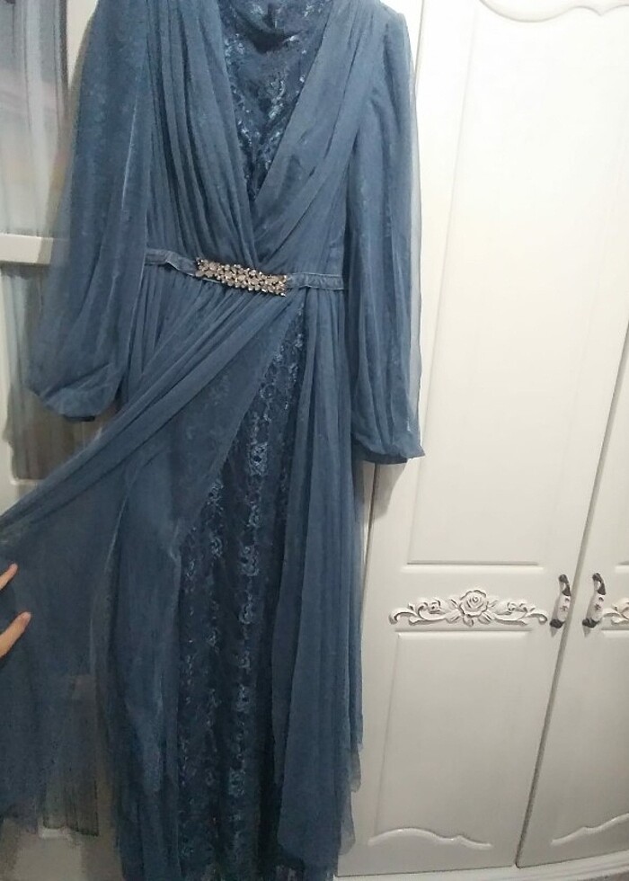 Kuşağı taş detaylı tül tesettür abiye - Görsel 3