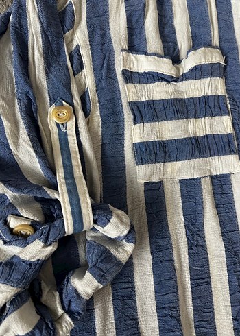 Düğmeli Mavi Çizgili Keten Gömlek - Görsel 4
