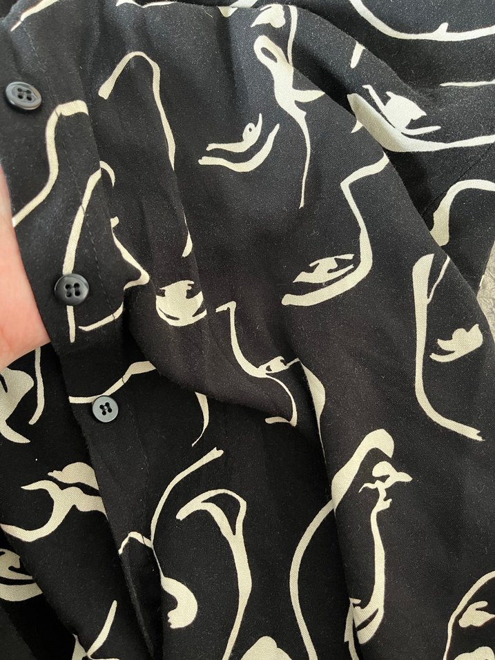 Düğmeli Uzun Kollu Baskılı Siyah gömlek - Görsel 4