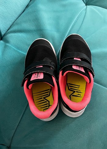 Kız Çocuk Siyah-Pembe Cırt Cırtlı Spor Ayakkabı - Görsel 4